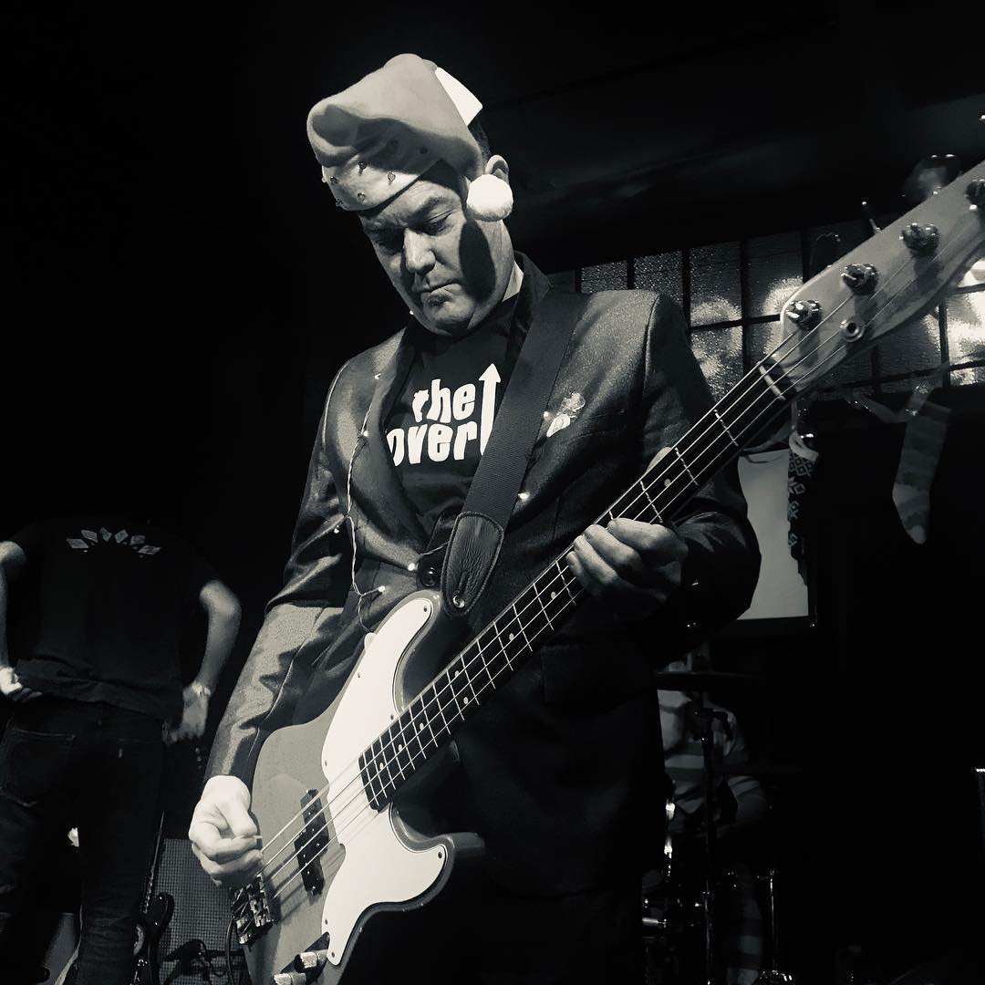 greenday_ita's tweet photo. On December 19, 2018, The Coverups, the side project featuring Billie Joe Armstrong, Mike Dirnt, Jason White, Bill Schneider, and Chris Dugan, took over The Ivy Room in Albany.
Were you there that night? Let us know!🎅🎄
#greenday #thecoverups https://t.co/V4FKNoo4ZX