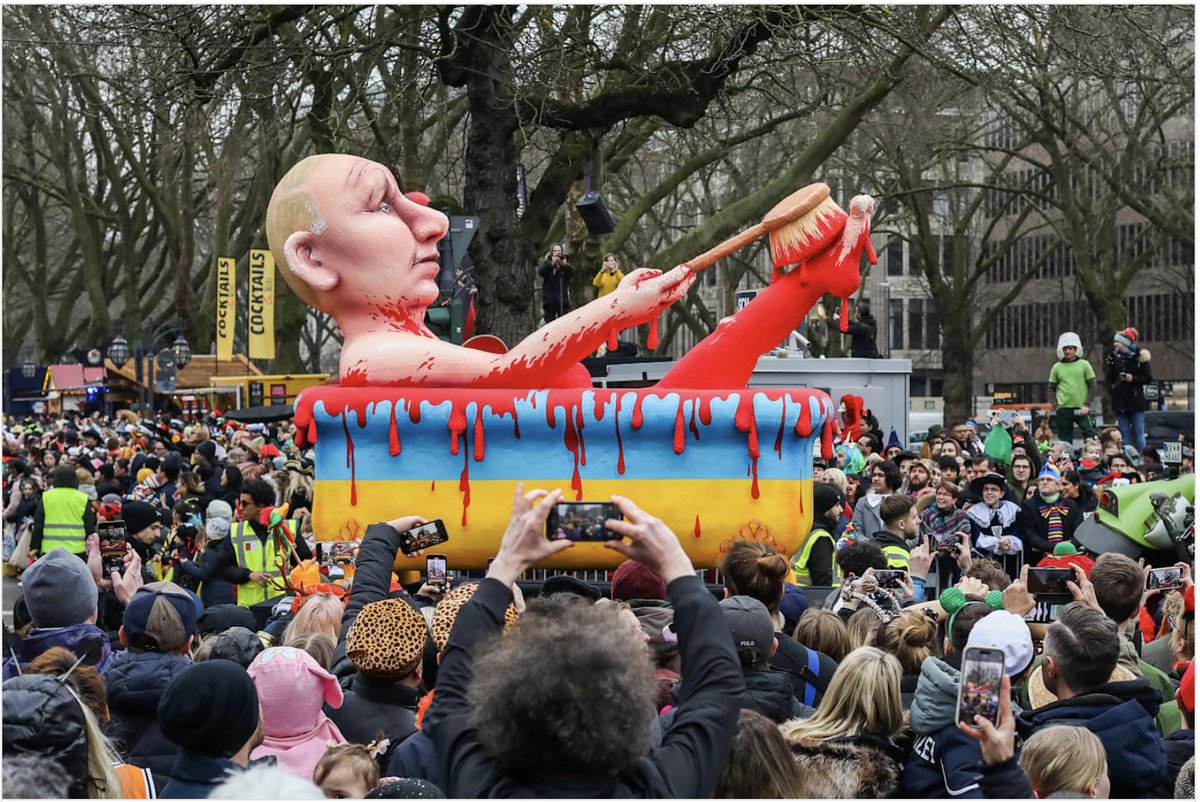 pthibaut's tweet image. les dictateurs n'ont pas d'humour. Un procès va ouvrir un procès dans quelques jours en Russie contre Jacques Tilly, un artiste allemand connu pour ses chars très corrosifs durant le carnaval rhénan.
