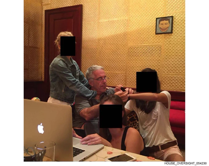 🚨 INVESTING : "Un'altra foto della villa di Epstein: arte murale inquietante e disturbante"
