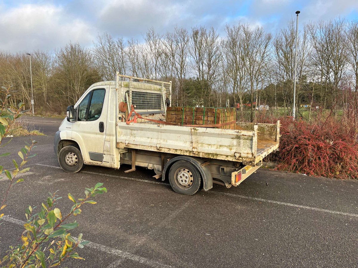 DVSAEnforcement's tweet photo. #Overloaded👇
❌Driver thought he could carry 1.5tonne - turns out he could only carry 600kg
❌Unsecured with no tailboard fitted
☑️Know vehicle weights & the weights of your load
✅Delayed
✅Disrupted
✅Educated
#DVSA #KeepingRoadsSafe #Overweight #InsecureLoad https://t.co/zeCt9IouAk