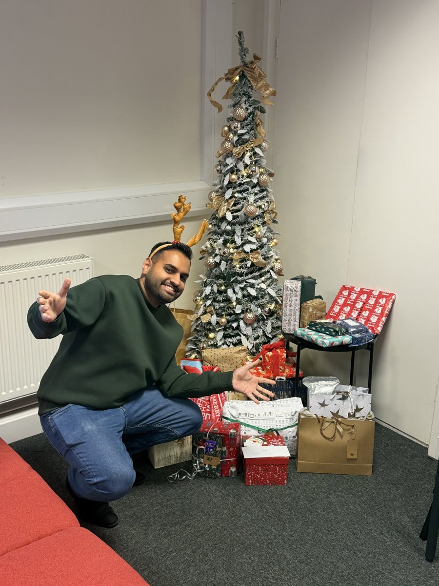 Festive spirit in full swing at Vantage! 

We celebrated Christmas Jumper Day and our Secret Santa exchange — a great reminder of the strong connections and culture we’ve built together. Wishing everyone a joyful festive season! 🎁✨ 

#TeamVantage