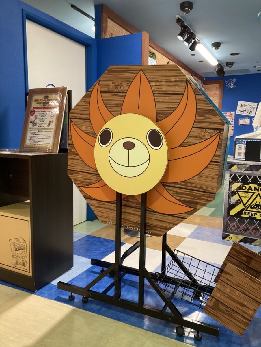 グッズ情報】 本日12.19(金)より サニー号の巨大ガラポンが #麦わら