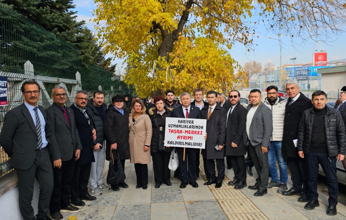 Kariyer mesleklerde merkez taşra ayrımı kaldırılmalı, 666 sayılı KHK ile kaldırılan kurum hizmet tazminatları, ikramiye ve havuz paraları yeniden ödenmelidir.

<a href="/DMKonfederasyon/">Devlet Memurları Konfederasyonu</a>
<a href="/DMSendikasi/">Devlet Memurları Sendikası</a>