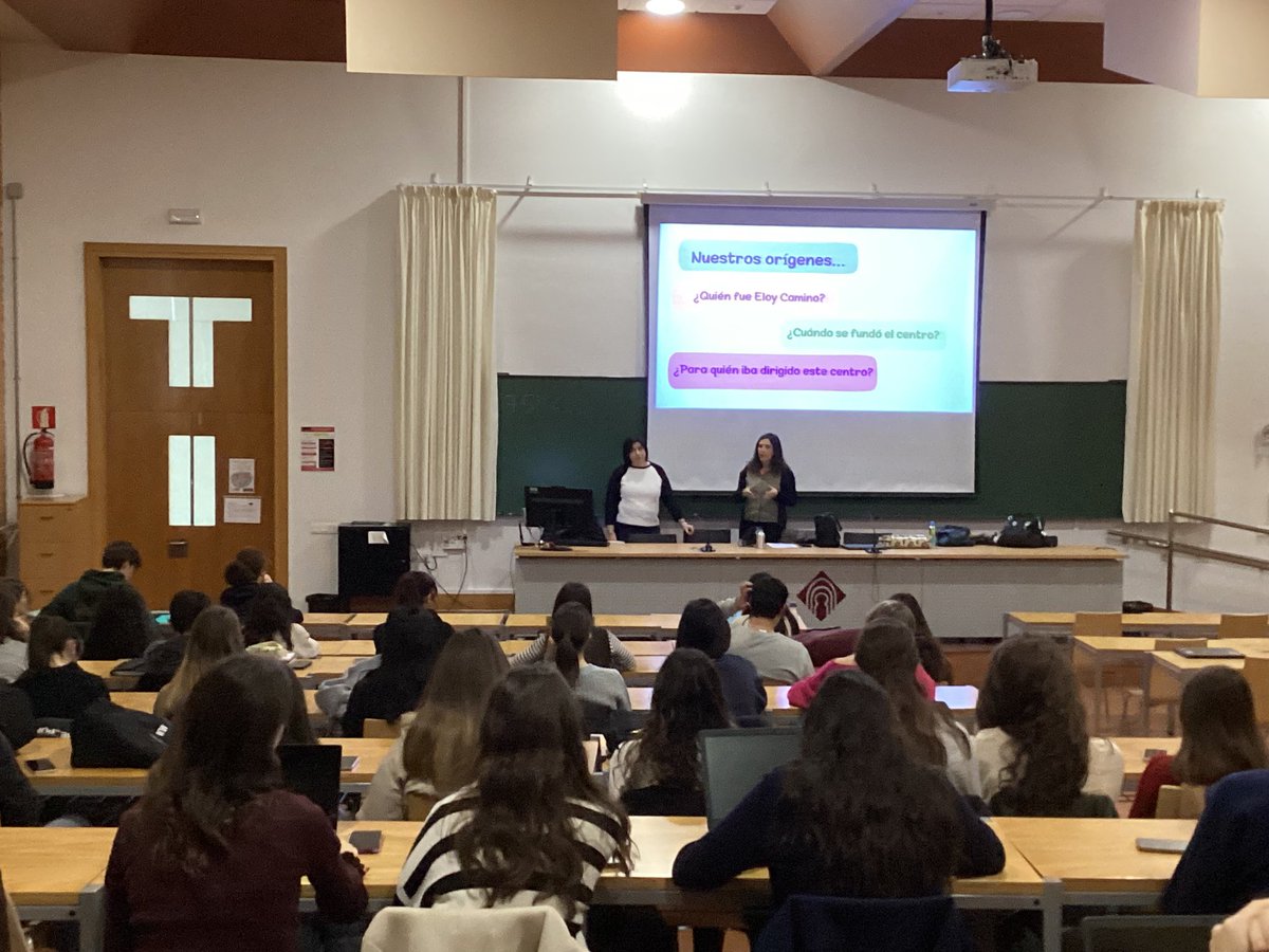 franjavier_gon's tweet photo. Hoy, en la última clase del cuatrimestre ,visita nuestra aula de segundo curso  del Grado de Primaria Ana Hernández y Nuria Garrido, profesionales del CEE Eloy Camino de Albacete. Gracias por su implicación y por la pasión que transmiten.@uclm_es @iestnt https://t.co/20z4yNVjDy