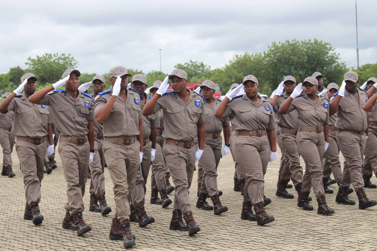 Man’s NOT Barry Roux tweet media