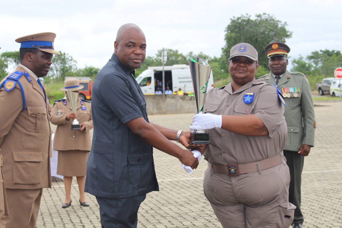 Man’s NOT Barry Roux tweet media