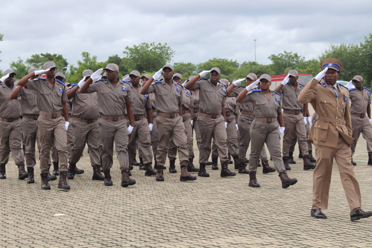 Man’s NOT Barry Roux tweet media