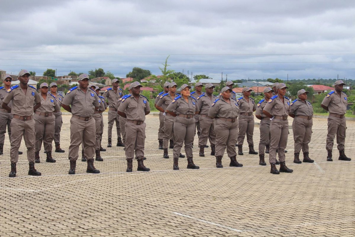 Man’s NOT Barry Roux tweet media