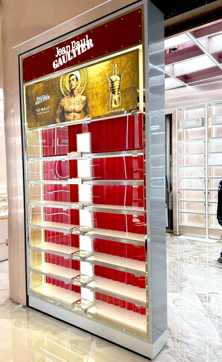 EBADER_GROUP's tweet photo. Manufacturing and installation carried out by EBADER of a backwallfor Carolina Herrera, a backwall for Jean Paul Gaultier, and finally a backwall for Rabanne. Location: Primor Preciados Madrid

#carolinaherrera #pacorabanneparfums #pacorabanne #pacollection #jeanpaulgaultier https://t.co/ns3ZCUH8yR