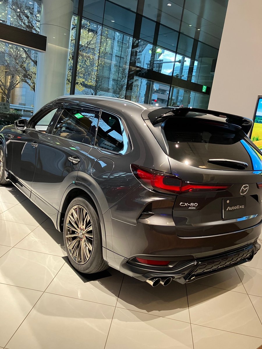 AutoExe_Inc's tweet image. 📣 #東京マツダ 八重洲ショールームにてCX-80デモカー展示！

本日から1/5(月)まで #CX80 【KL-07】を展示しております🚗
ピアノブラックのスタイリングキットやスポーツマフラーなど、AutoExeコンプリート仕様をぜひこの機会にチェックしてみてください👀

※1/1(木)～4(日)は休業日です。