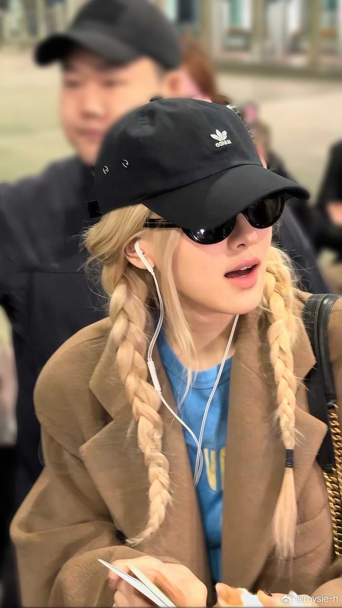 เหมือนใส่เหล็กดัดฟันเลย หล่ออะ😭