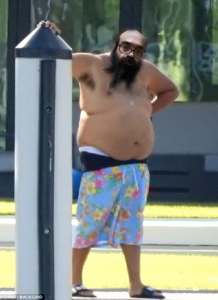 If this man (Alpha) slaps you, what would your girlfriend do?