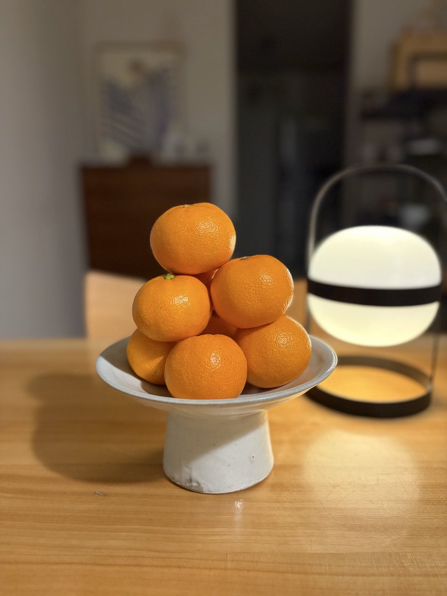 まめつぶみかん 今年買った器なのだけど何を乗せようか迷っているうちに今年が終わり