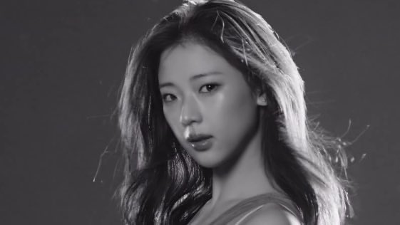 rukashome's tweet photo. ruka's face card with a black &amp; white screen is something out of this world https://t.co/Rc9Imz4atn