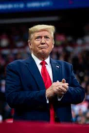 🥔CRIPTOVALUTE : Trump elogia Christopher Waller come candidato alla presidenza della Fed e annuncia decisione imminente.