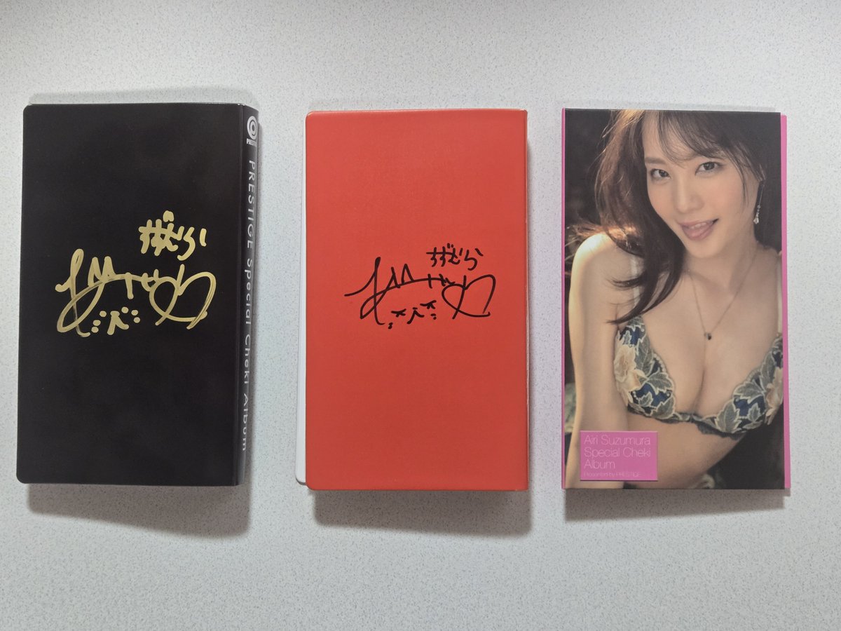 遂にPRESTIGEチェキブックの鈴村さんサイン入り赤と黒が一杯になった