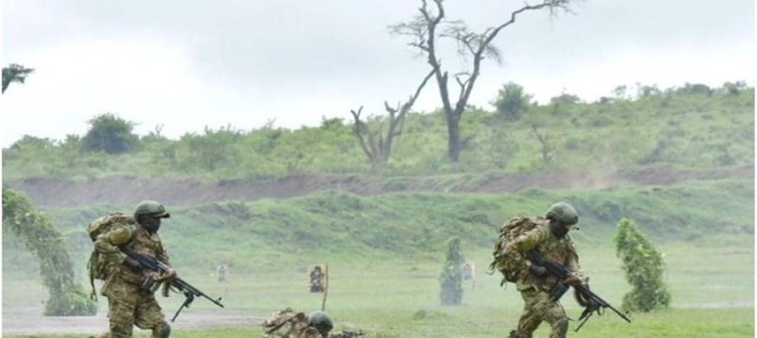 #Uvira : Malgré l’annonce de leur retrait, le #M23 affirme avoir été attaqué ce matin vers 5h par les #FARDC à Makobola, localité située après Uvira sur l’axe Baraka. Des observateurs s’interrogent : comment se retirer d’Uvira tout en maintenant des positions au-delà, à Makobola!