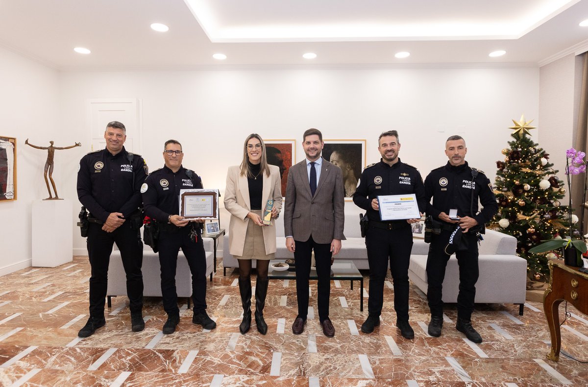 Un orgull per a tots que la <a href="/PLGandia/">Policia Local Gandia</a>  siga reconeguda en l'àmbit nacional. Ja són dos els premis per al programa Agent Tutor de la nostra ciutat per part de la FEMP i el Ministeri d’Educació.

🤝De nou felicite els agents tutors Jonathan Arcos i Julián González, a l’inspector