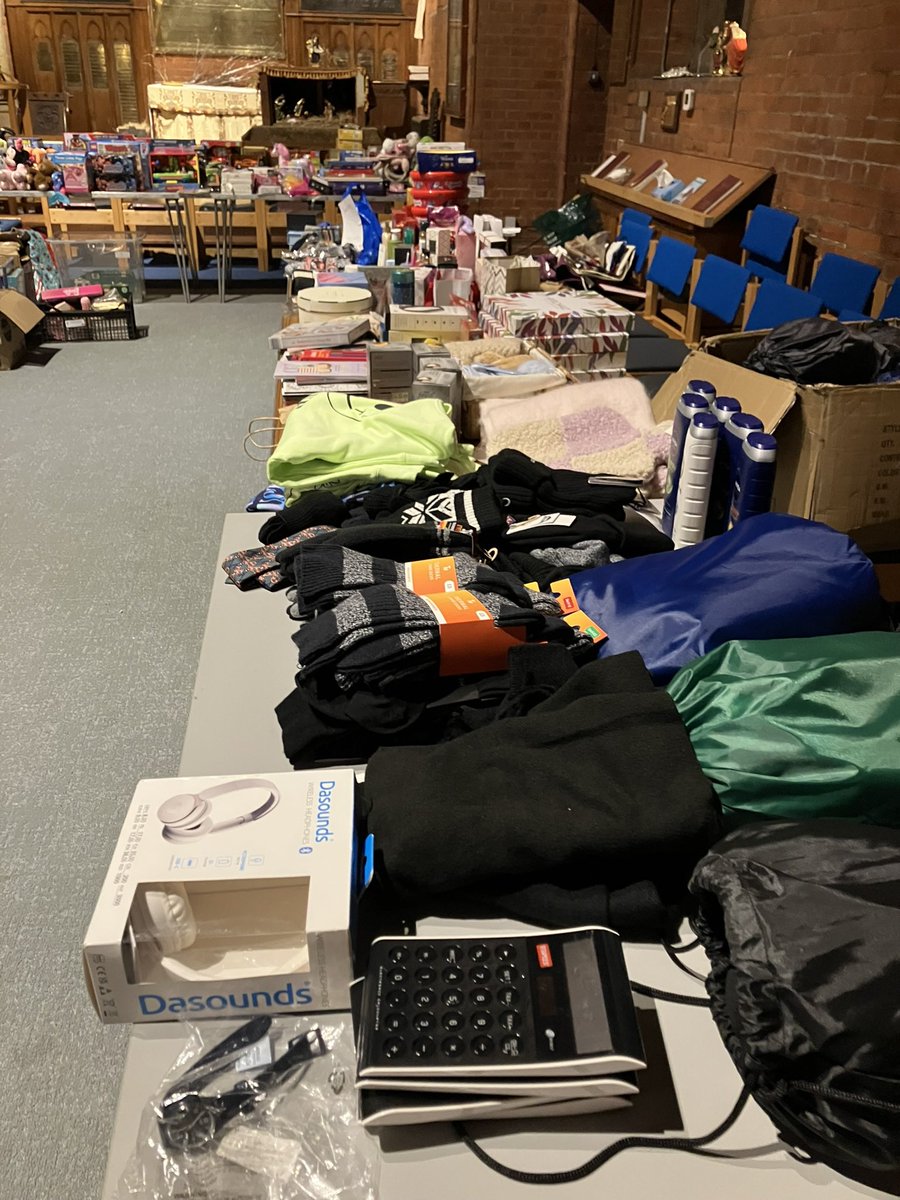 EASEealing's tweet image. We welcomed at least 160 of Ealing’s sanctuary-seekers to our Xmas party yesterday. Such jollity from a choir singing carols, Santa with presents, a magician &amp;amp; much good cheer. Lots of happy people feeling integrated &amp;amp; supported by the end. Thanks to all donors