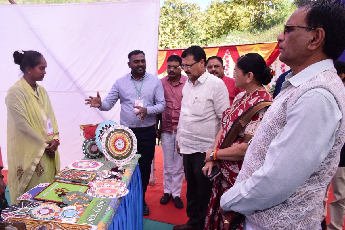 bhimsingstadvi's tweet image. આ સ્વદેશી મેળો માનનીય વડાપ્રધાનશ્રી નરેન્દ્રભાઈ મોદી સાહેબના “સ્વદેશી ઉત્પાદનોને પ્રોત્સાહન”ના અભિયાનને વધુ ગતિ આપશે.

#bjpgujarat #bjpnarmada #president #narmadajillapanchayat #presidentofnarmadajillapanchayat