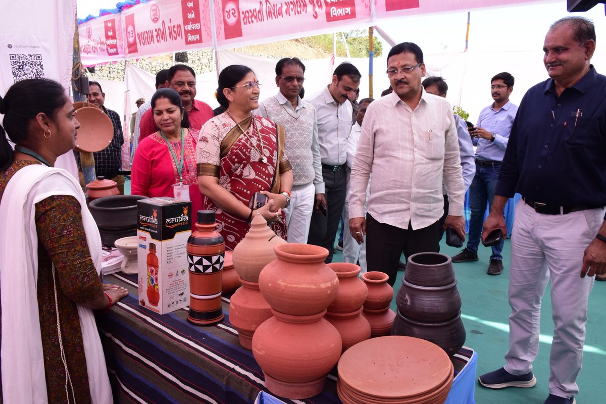 bhimsingstadvi's tweet image. આ સ્વદેશી મેળો માનનીય વડાપ્રધાનશ્રી નરેન્દ્રભાઈ મોદી સાહેબના “સ્વદેશી ઉત્પાદનોને પ્રોત્સાહન”ના અભિયાનને વધુ ગતિ આપશે.

#bjpgujarat #bjpnarmada #president #narmadajillapanchayat #presidentofnarmadajillapanchayat