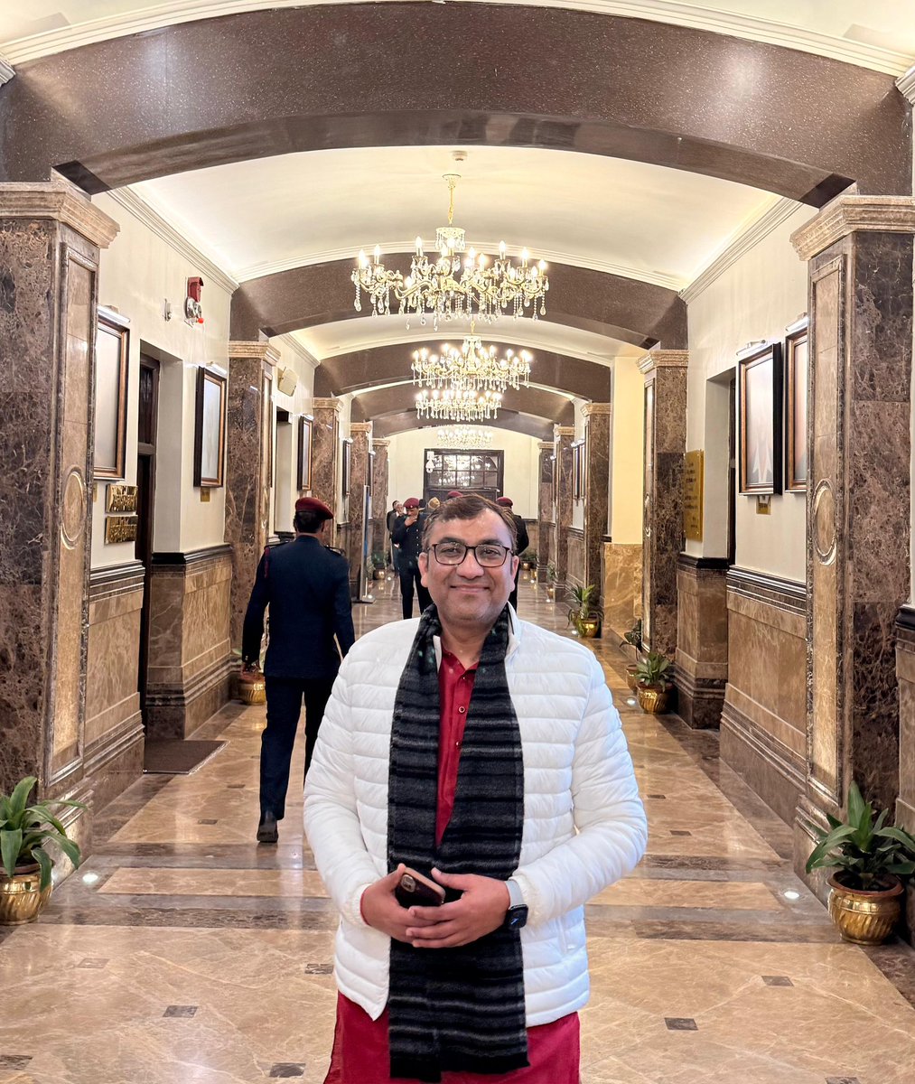 manishrawatmla's tweet image. आज उत्तर प्रदेश विधान सभा के शीतकालीन सत्र के प्रथम दिवस यशस्वी मुख्यमंत्री श्री @myogiadityanath जी के नेतृत्व में सदन की कार्यवाही में सम्मिलित हुआ।

#उत्तरप्रदेश_विधानसभा #शीतकालीन_सत्र