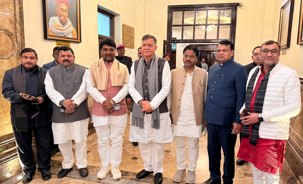 manishrawatmla's tweet image. आज उत्तर प्रदेश विधान सभा के शीतकालीन सत्र के प्रथम दिवस यशस्वी मुख्यमंत्री श्री @myogiadityanath जी के नेतृत्व में सदन की कार्यवाही में सम्मिलित हुआ।

#उत्तरप्रदेश_विधानसभा #शीतकालीन_सत्र