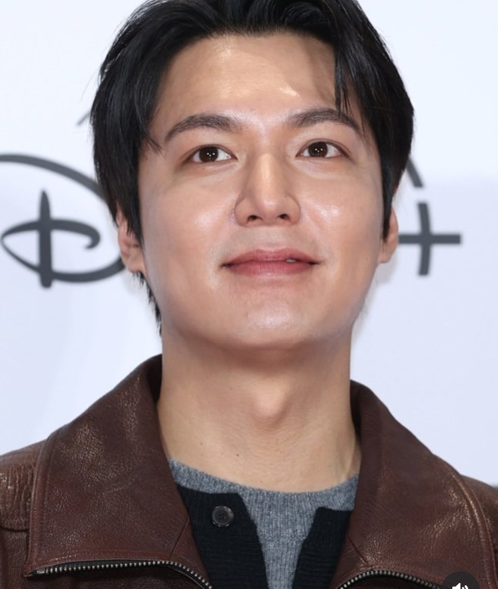 khaimags's tweet image. Svrl knetz&amp;amp;media are into body shaming again. UR toxicity&amp;amp;negativity are juz too much. At his age, he's still d ever gorgeous #LMH I knew back then. He's maturing gracefully. What matters is d beauty&amp;amp;kindness of his heart. FilMinoz's alwys bhnd U, #LeeMinHo