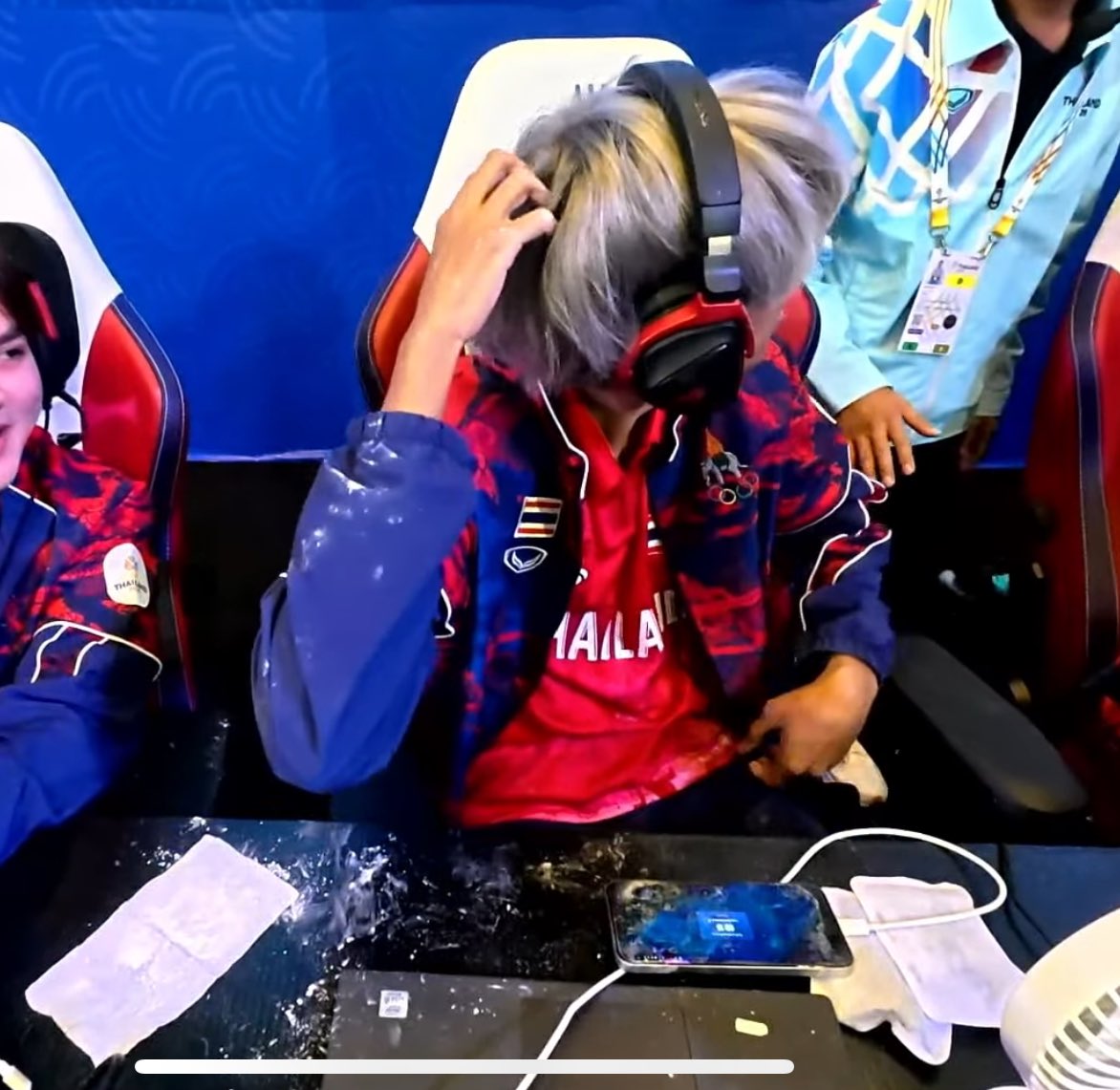 ฟส☃︎🍅 tweet media