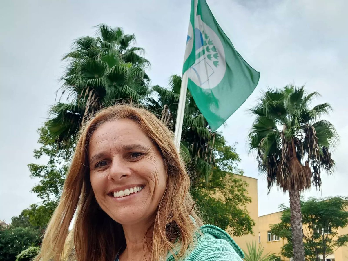 🌎Con motivo del Día Internacional de la Solidaridad Humana (20 dic), felicitamos a Estefanía Pérez Solís, coordinadora de Ecoescuelas del IES Levante, por el reconocimiento en Brasil del proyecto COSTA FUTURA, ejemplo de compromiso colectivo y sostenibilidad.

🫂🍃

<a href="/EducaAnd/">Consejería Desarrollo Educativo y FP</a>