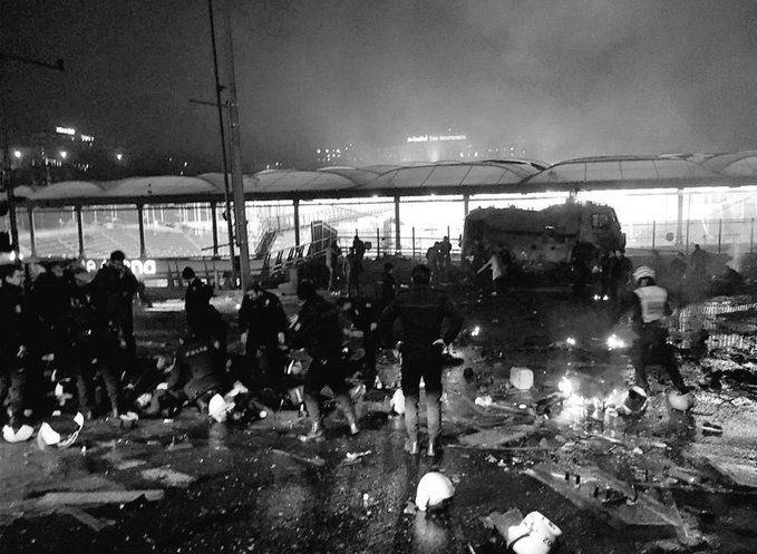 Renk ve arma fark etmeksizin, bizimle aynı düşüncede olan tüm tribün gruplarıyla vatan paydasında buluşuyoruz. Hepimiz bu toprakların ve şanlı bir tarihin çocuklarıyız. Türk tribünleri, her türlü algı operasyonuna ve terör sempatizanlığına kapalıdır! Farklı armalar için vuran,