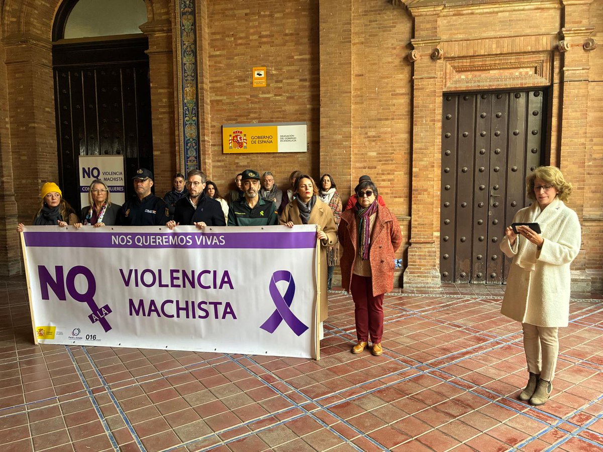 5 feminicidios machistas en lo que va de diciembre resultan insoportables. Desde CCOO Sevilla hemos acompañado a la Subdelegación del Gobierno en este acto público de repulsa y memoria. #NiUnaMenos#VivasNosQueremos