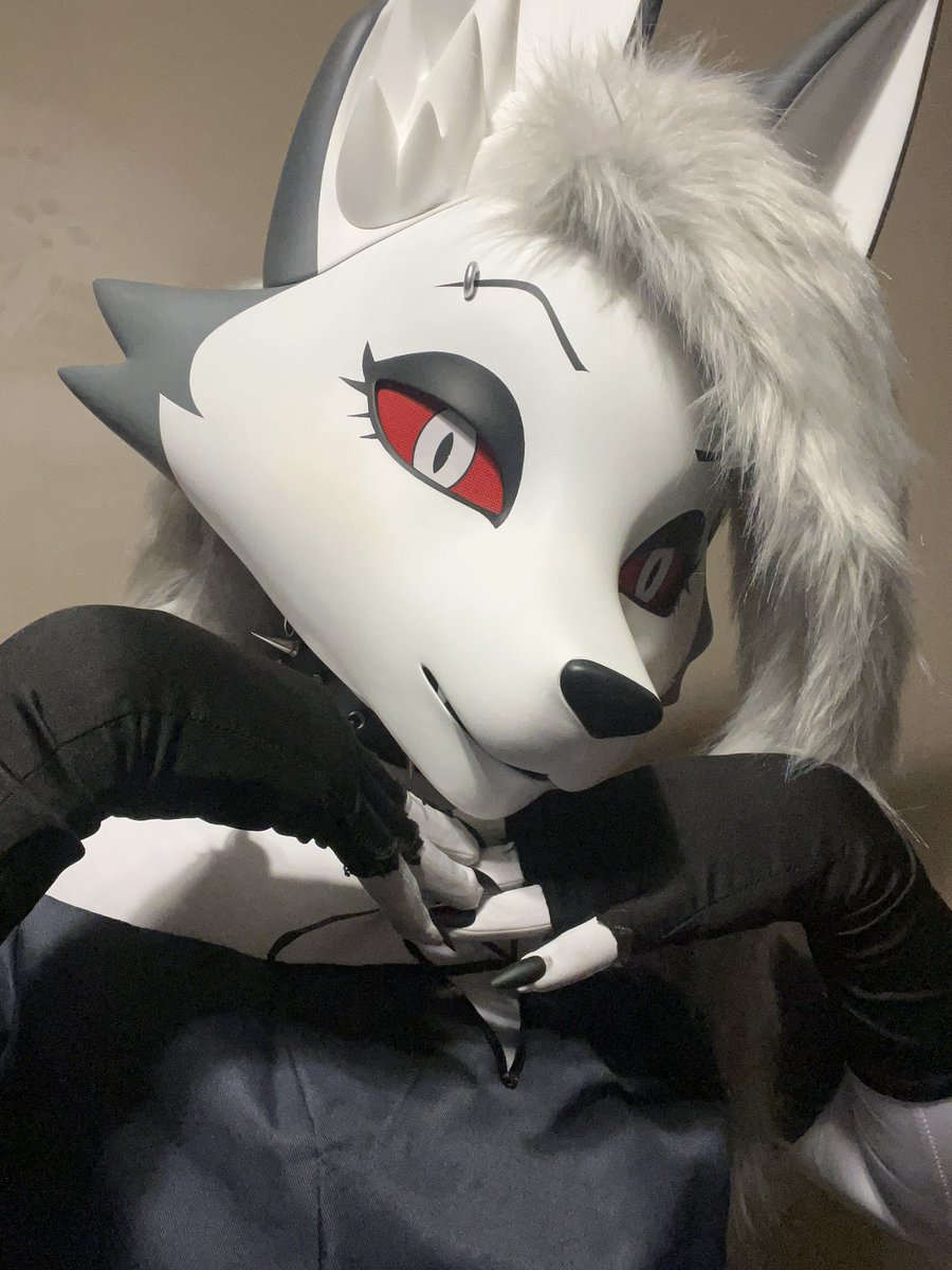 EsdeeLover's tweet image. Have a Happy Friday everyone!

#FursuitFriday #HelluvaBossLoona