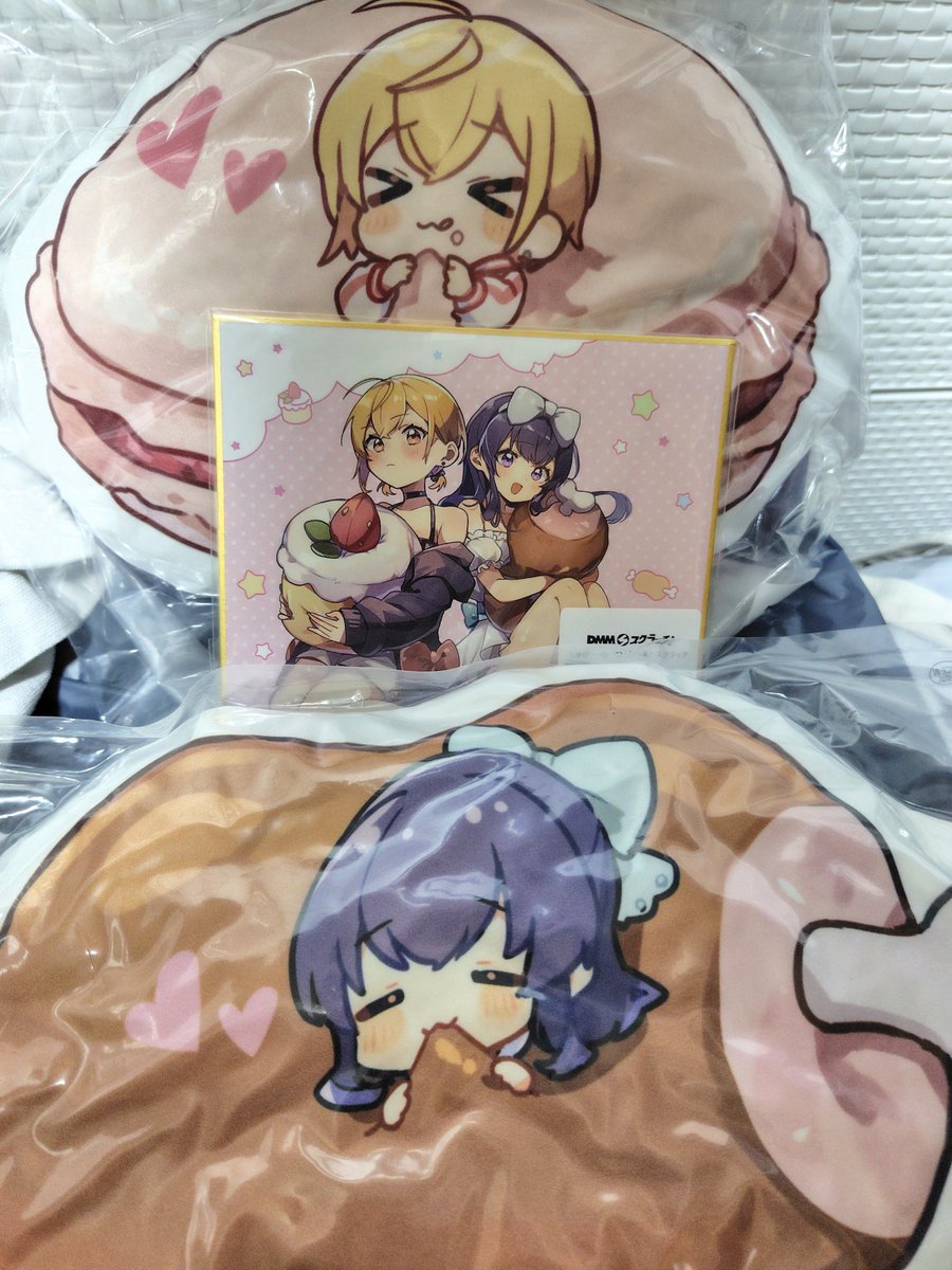 しゅがみつスクラッチの賞品届いてたー クッションお皿アクスタ色紙缶