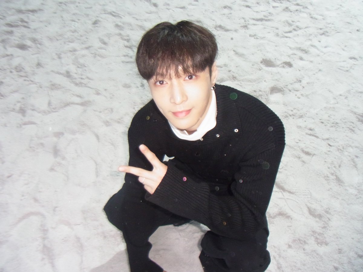 weareoneEXO's tweet image. 작은 소원이 허락되는 계절🎄❄️

#EXO #엑소 #weareoneEXO
#ImHome #REVERXE