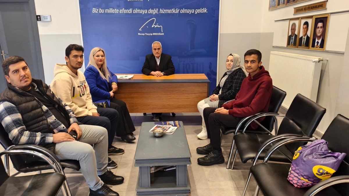 📌 Gaziantep’in vizyon ilçesi #Şehitkamil’imiz için her daim nöbetteyiz!

Bugün İlçe Başkanlığımızda Nöbetçi Yönetim Kurulu Üyelerimiz;

▪️Sn.Yaşar Özateş

Soru, görüş ve önerileriniz için:
📞 (0342) 221 22 00