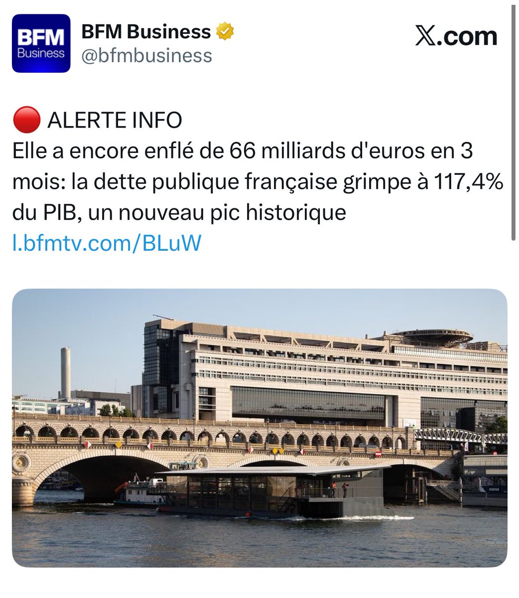 JBollee's tweet photo. Le même jour, Macron a posé la signature de la France sur un prêt européen de 90 milliards d’euros à l’Ukraine, dont notre pays devra assumer 17 milliards (🤯) en cas de non-remboursement (ce qui est inévitable).

L’irresponsabilité qui règne à la tête du pays est HALLUCINANTE. https://t.co/9Plr44K5az