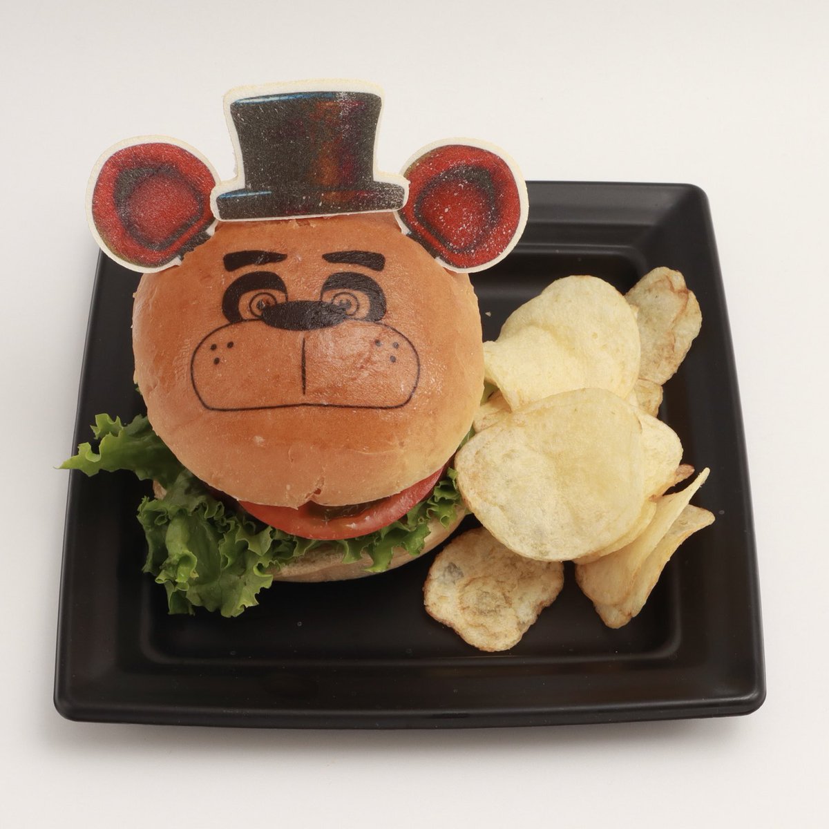 VAN A HACER UN CAFÉ OFICIAL DE FNAF CON UNA FREDDY FAZBURGER