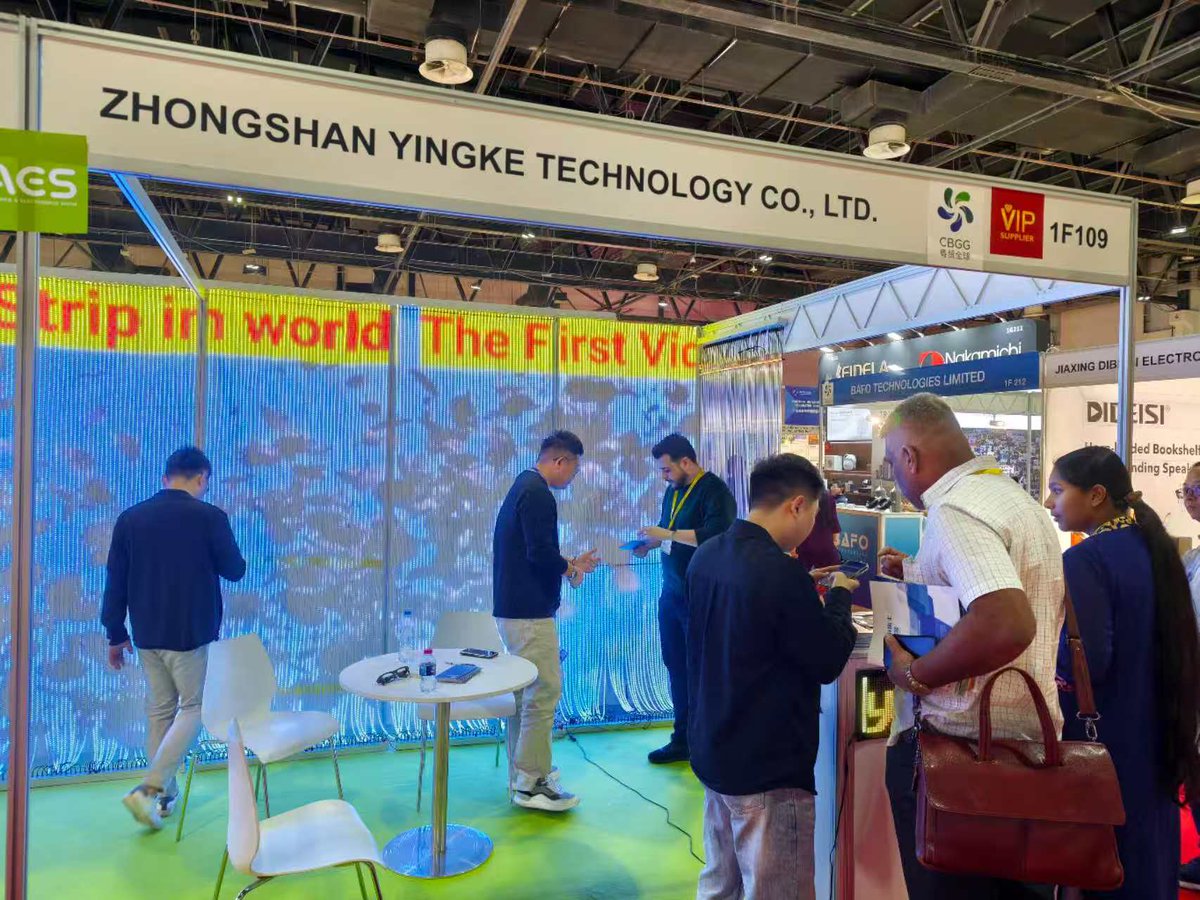 zhouguangz88262's tweet image. شاشة HyprLED USB المرنة 💡 محمولة، قابلة للثني، وتعمل فورًا عبر USB. مثالية للمتاجر والسيارات!

📩 promotion@fayyou.com
🌐 hyprledtech.com

#hyprled #شاشة_led_محمولة #شاشة_led_مرنة #تقنية_مبتكرة