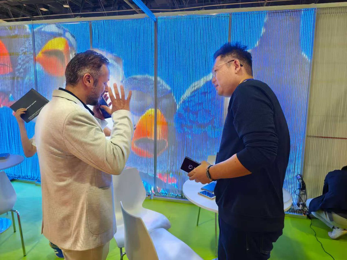 zhouguangz88262's tweet image. شاشة HyprLED USB المرنة 💡 محمولة، قابلة للثني، وتعمل فورًا عبر USB. مثالية للمتاجر والسيارات!

📩 promotion@fayyou.com
🌐 hyprledtech.com

#hyprled #شاشة_led_محمولة #شاشة_led_مرنة #تقنية_مبتكرة