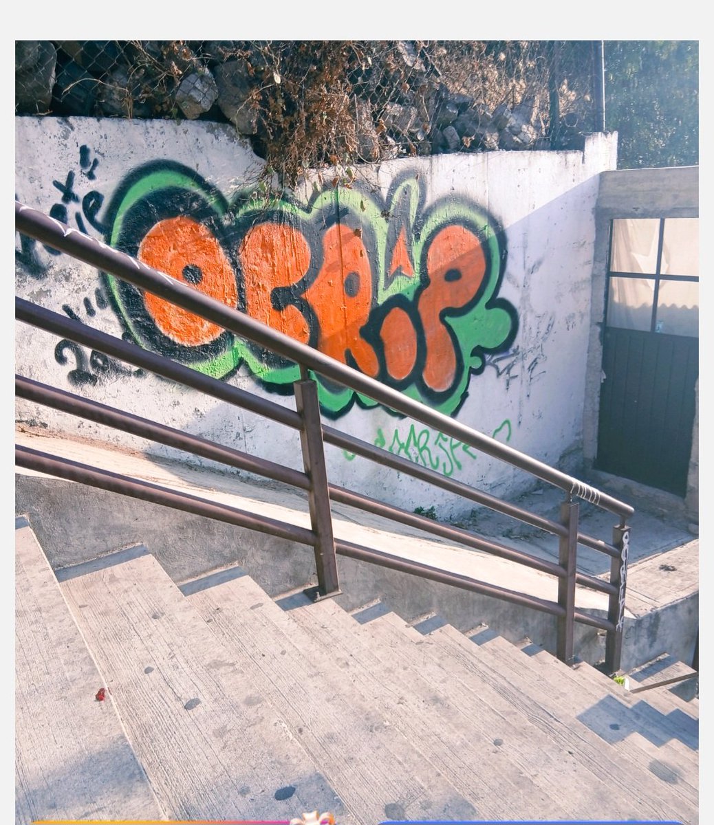 OCRiP95's tweet photo. #落書き #grafiti  #爆弾  #граффити @OCRiP95  #OCRiP #orange      #spraypaint  #spray                               #スプレーペイント  #feliz  #graff #urban #barrio https://t.co/aFusw1ZXY1