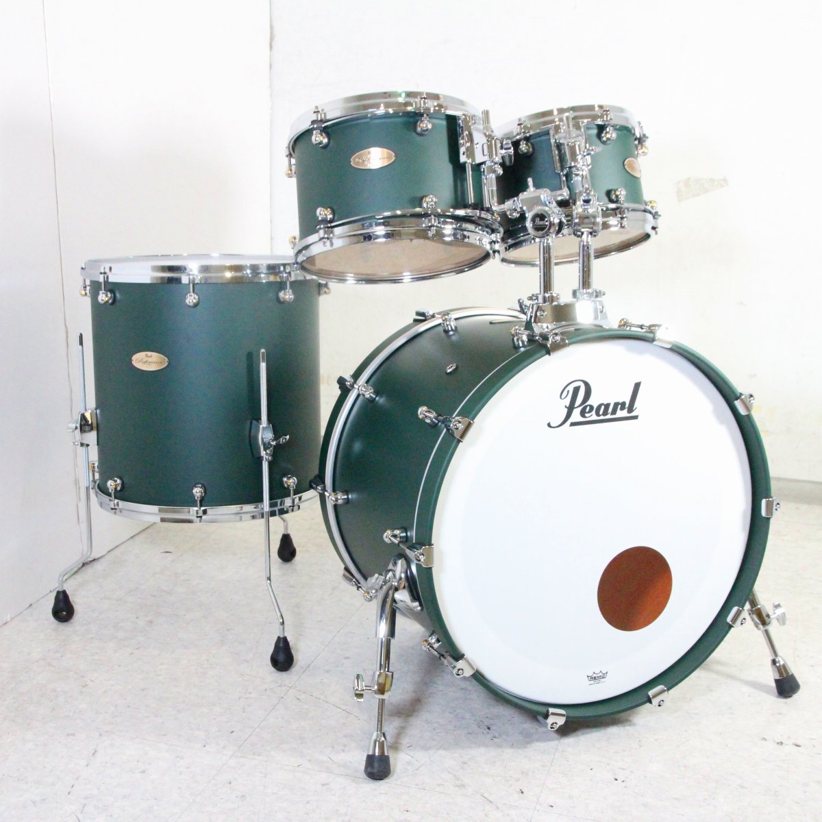 ishibashisbyw's tweet image. 【パールのフラッグシップ機が入荷】リファレンスワンの新色、サテンレーシンググリーンの22インチ 4点セットを特価で放出します！マットな質感が気品溢れるプレミアムカラー！今までありそうで無かったカラーリングです！#PEARL #ドラムセット