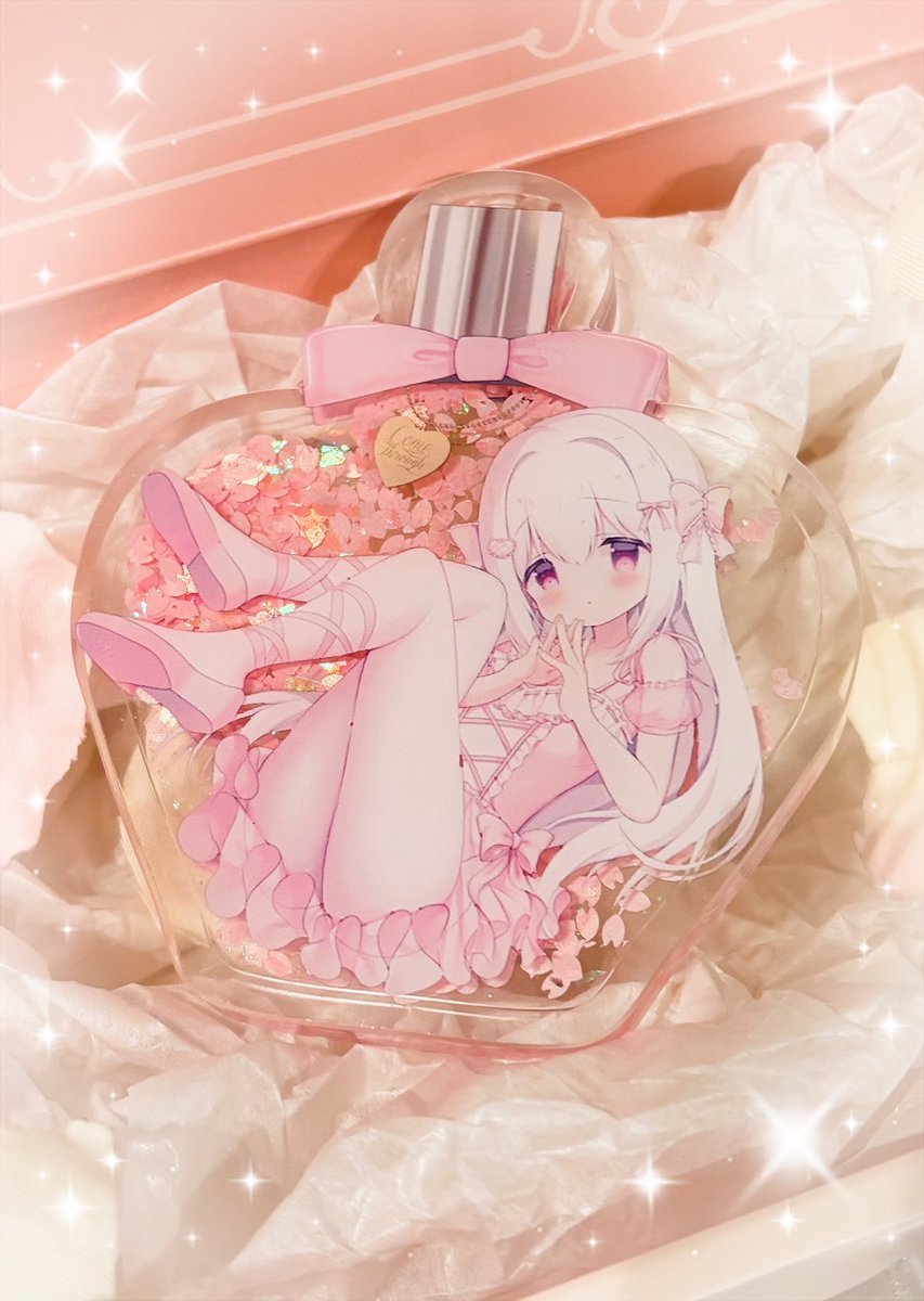 香水瓶風アクスタ🤍🫙🎀
厚みがあるので自立するし、振ると中のグリッター揺れて綺麗です〜˚✧₊⁎ 