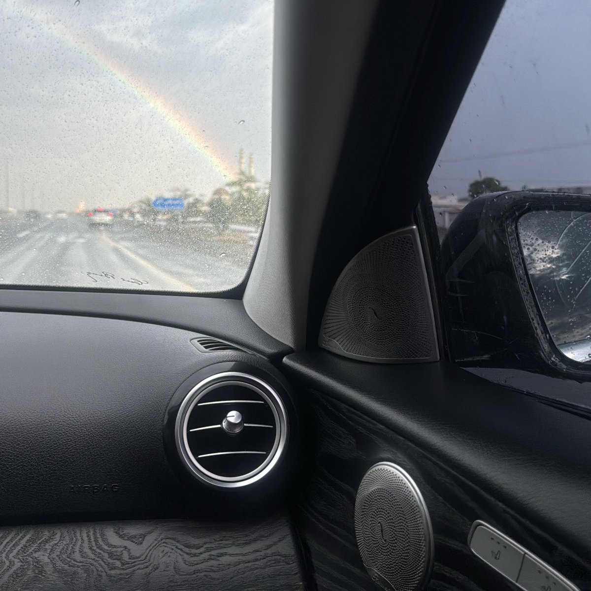 mrruiu's tweet photo. What a morning🌧️🌈🪄🌊! https://t.co/6RG0RNccT1