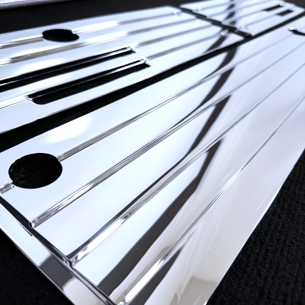 待望の新発売！！ 【三菱ふそう 角目キャンター ワイド用 メッキ 三