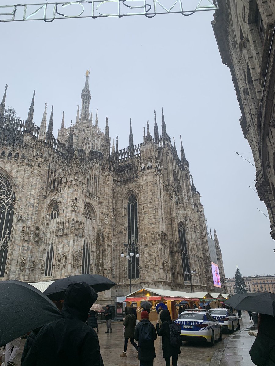farnnesse's tweet photo. Money comes and goes but I’ll never be 20 again eating pizza on a rainy afternoon in Milan https://t.co/fh6KpJHxEB