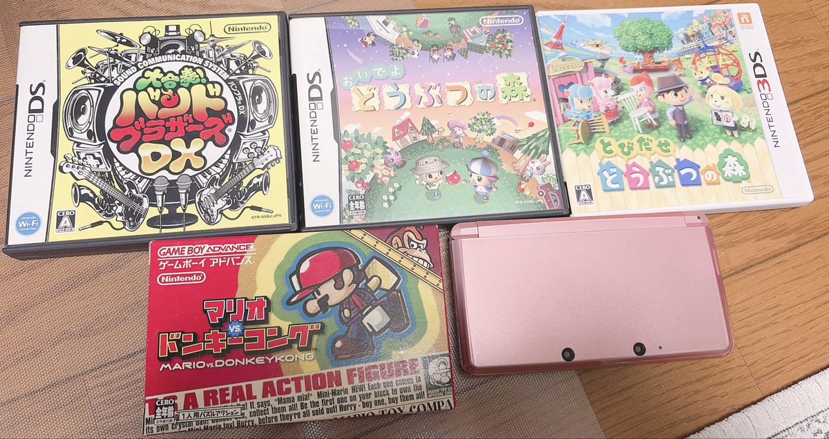 pery_ar's tweet photo. 懐かしくて断捨離が進まぬ🤦‍♀️
ゲームボーイとかまだ起動出来るんかな〜って思って電池探してるw全部カセットの裏にマッキーでフルネームで書いてるしwww https://t.co/xRDs3GTenX