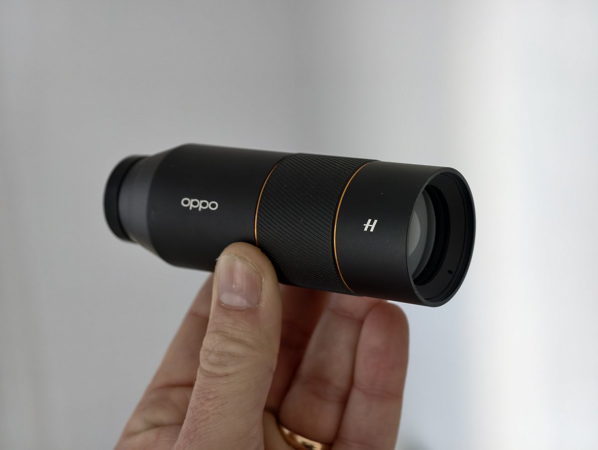 TechTabletscom's tweet image. My pick for phone of the year, the Oppo Find X9 Pro. Amazing battery life, great all-around build, solid cameras with great colours and portraits that aren't over sharpened or processed. Plus if you love zoom, you have the option to get the zoom extender. 9/10 phone from OPPO.