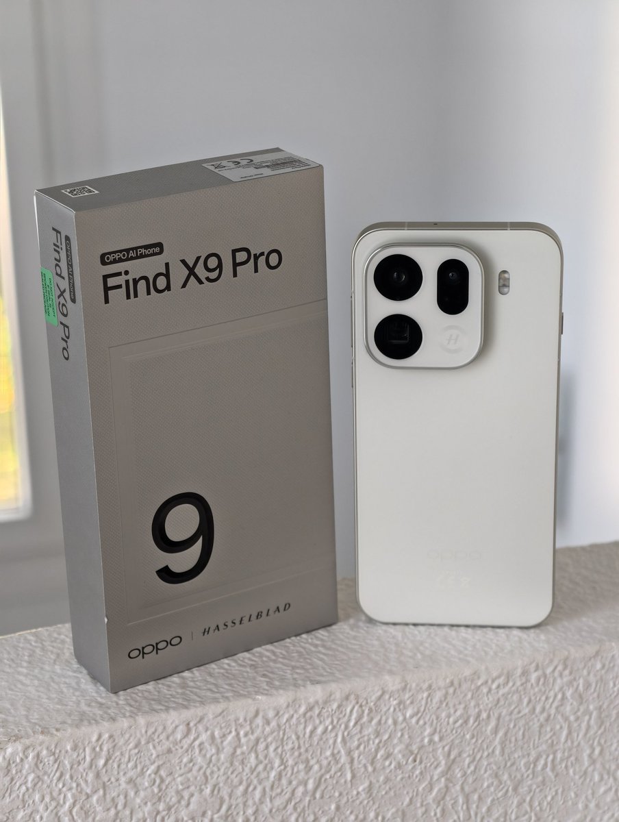 TechTabletscom's tweet image. My pick for phone of the year, the Oppo Find X9 Pro. Amazing battery life, great all-around build, solid cameras with great colours and portraits that aren't over sharpened or processed. Plus if you love zoom, you have the option to get the zoom extender. 9/10 phone from OPPO.