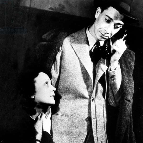 HistoireParis17's tweet photo. #110ans Le 19 décembre 1915 naît l'immense chanteuse, parolière, compositrice et actrice Edith Piaf († 1963).
En 1940, elle vit au 10 rue Anatole de la Forge à #Paris17 avec l'acteur Paul Meurisse, avec lequel elle partage la scène mais aussi une aventure houleuse et passionnée.